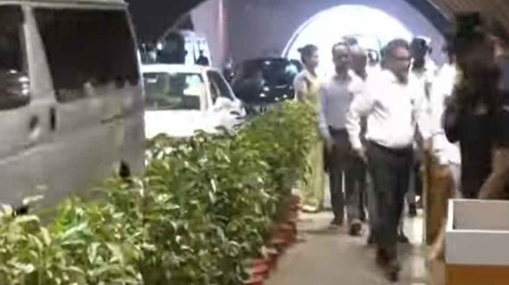 অধিবেশনে যোগ দিতে সংসদে ঢুকছেন এমপিরা