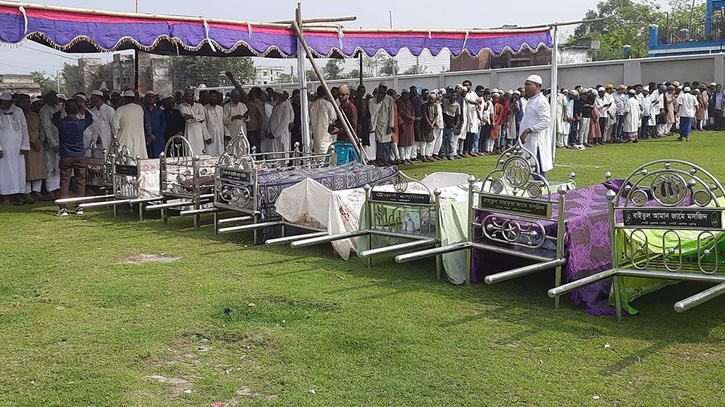 জানাজায় হাজারো মানুষ, একই কবরস্থানে চিরনিন্দ্রায় পাশাপাশি শা