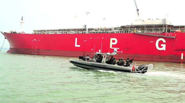 সমুদ্র পথে জ্বালানিবাহী জাহাজসমূহের নিরাপত্তায় বাংলাদেশ নৌবাহিনী
