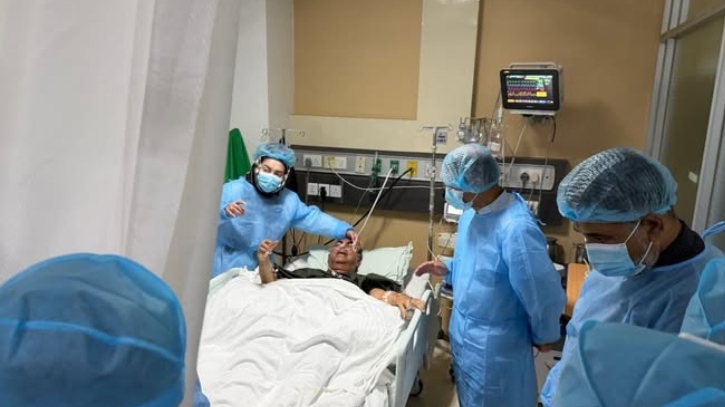 মির্জা আব্বাসকে দেখতে হাসপাতালে প্রধানমন্ত্রী 