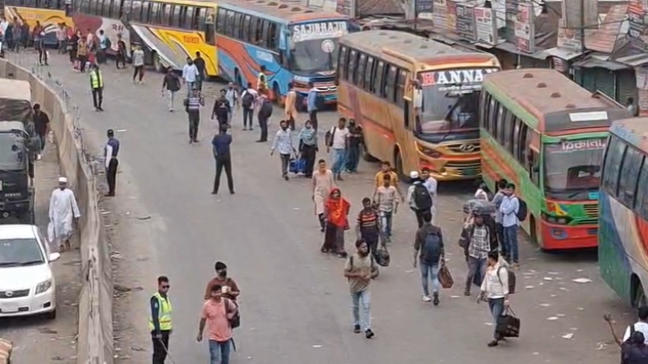 ঈদযাত্রায় বেড়েছে ঘরমুখো মানুষের চাপ, নেই বিভ্রাট