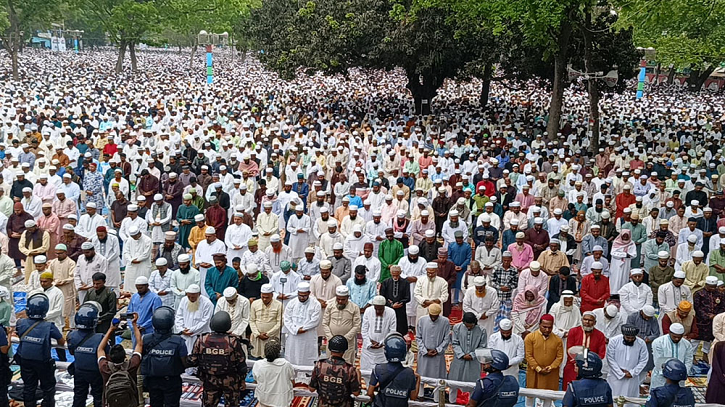 শোলা‌কিয়ায় ১৯৯তম ঈদ জামাতে লাখো মুসল্লির অংশগ্রহণ