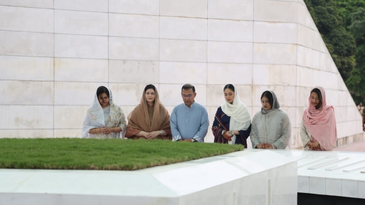 বাবা-মায়ের কবর জিয়ারত করলেন প্রধানমন্ত্রী 