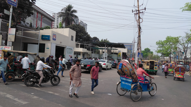 জ্বালানি সংকটে ধোঁয়াশা, সরকার বলছে মজুদ যথেষ্ট