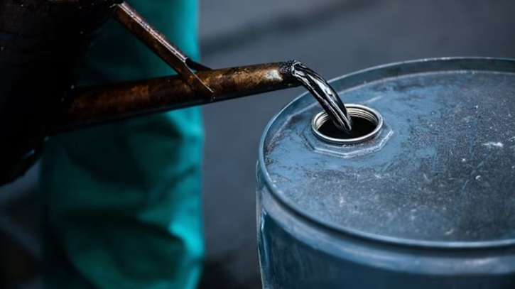 তেলের অবৈধ মজুতের তথ্য দিলেই পুরস্কার দেবে সরকার 