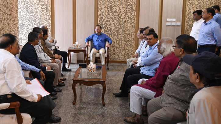 প্রধানমন্ত্রীর সঙ্গে পূজা উদযাপন পরিষদের প্রতিনিধিদলের সৌজন্