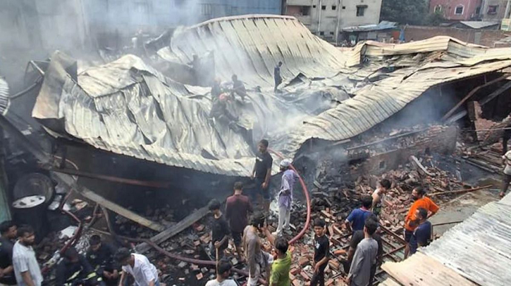 গ্যাস লাইটার কারখানায় আগুন: নিহতদের পরিবারকে ২ লাখ টাকা করে 