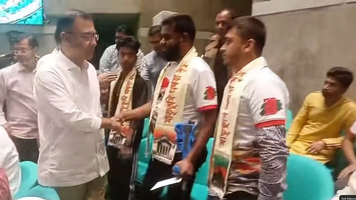 সংসদ গ্যালারিতে জুলাই শহিদ পরিবার ও আহতদের সাথে দেখা করলেন প