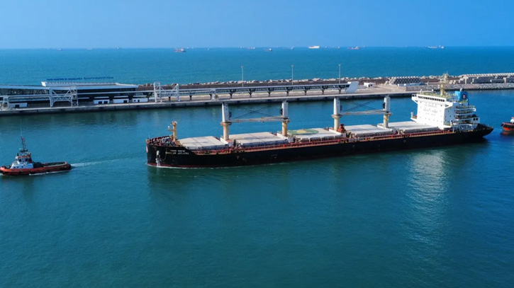 হরমুজ প্রণালি পার হতে নোঙর তুলেছে বাংলার জয়যাত্রা