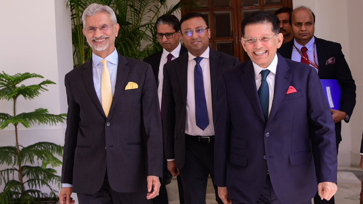 দিল্লিতে বৈঠকের পর খলিলুর রহমান ও জয়শঙ্করের একান্ত আলোচনা