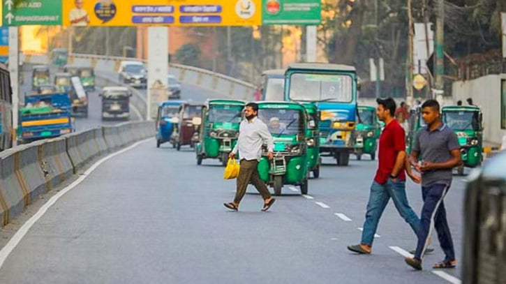রাস্তা পারাপারে আইন না মানলেই শাস্তি, গণবিজ্ঞপ্তি জারি