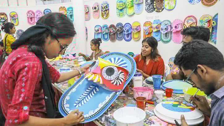 রাত পোহালেই পহেলা বৈশাখ: বর্ষবরণের প্রাণের উৎসব