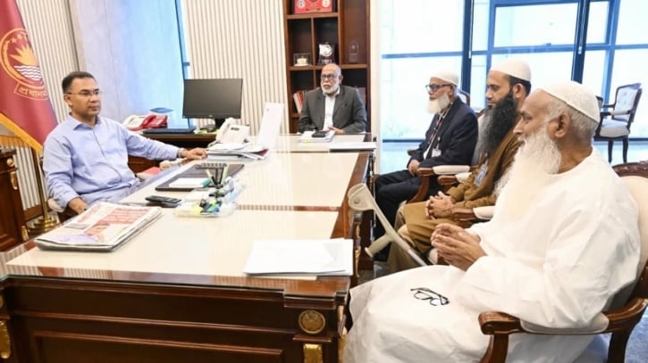 প্রধানমন্ত্রীর সঙ্গে ওয়াকফ প্রশাসকের সৌজন্য সাক্ষাৎ