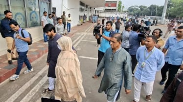 যুক্তরাষ্ট্রে নিহত বৃষ্টির মরদেহ নিতে বিমানবন্দরে মা-বাবা