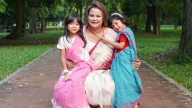আজ বিশ্ব মা দিবস 
