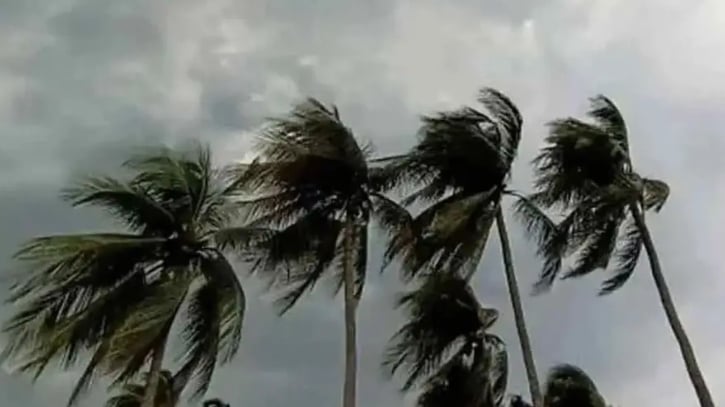 রাজধানীতে বজ্রবৃষ্টির আভাস, বইতে পারে দমকা হাওয়া