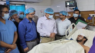 ডা. নাসিরকে দেখতে হাসপাতালে প্রধানমন্ত্রীর সহকারী ব্যক্তিগত চিকিৎসক