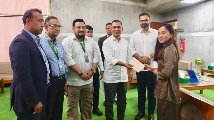 ঋতুপর্ণা চাকমাকে বাড়ি নির্মাণের জন্য অনুদান দিলেন প্রধানমন্ত