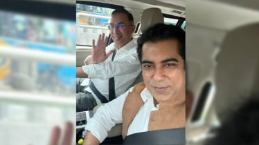 প্রধানমন্ত্রীর গাড়িতে চড়ে সংসদে গেলেন পার্থ