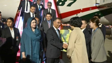 চীনে ব্যস্ত সময় পার করছেন প্রধানমন্ত্রী