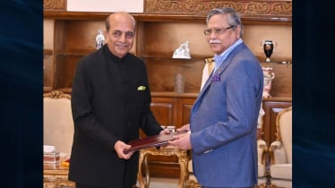 রাষ্ট্রপতির কাছে পরিচয়পত্র পেশ করলেন ভারতের নতুন হাইকমিশনার 