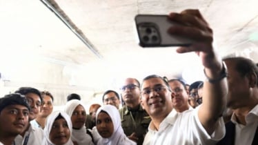 সংসদে প্রধানমন্ত্রীর সেলফিতে উচ্ছ্বসিত কুমিল্লার শিক্ষার্থীরা