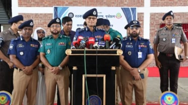 গাঢ় নীল-হালকা জলপাই রঙয়ের শার্ট ও খাকি প্যান্টে ফিরলো পুলিশ