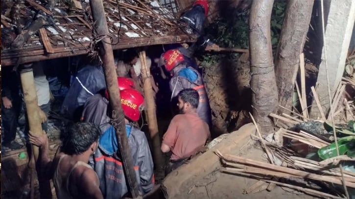 ভারী বর্ষণে রোহিঙ্গা ক্যাম্প ও পৃথক পাহাড়ধসে ৯ জন নিহত