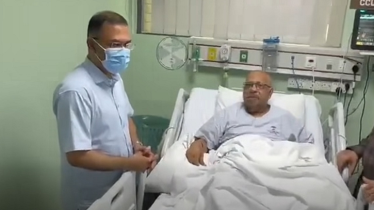 অধ্যাপক পাভেলকে দেখতে হাসপাতালে প্রধানমন্ত্রী