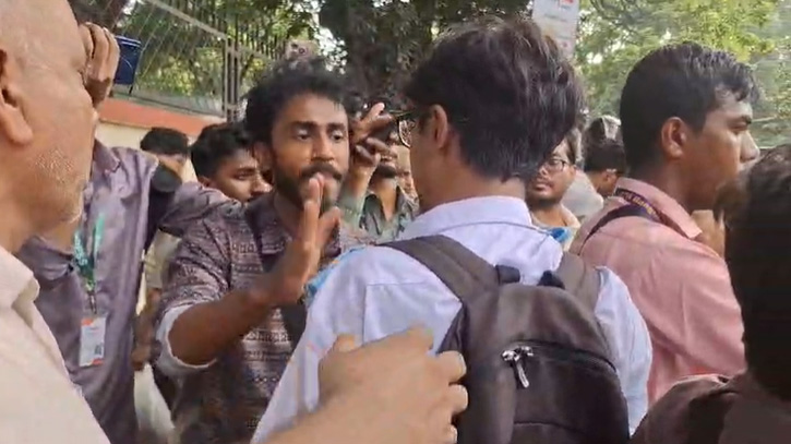 সচিবালয়ে যাওয়া নিয়ে আন্দোলনরত শিক্ষার্থীদের কোন্দল, সাংবাদিক