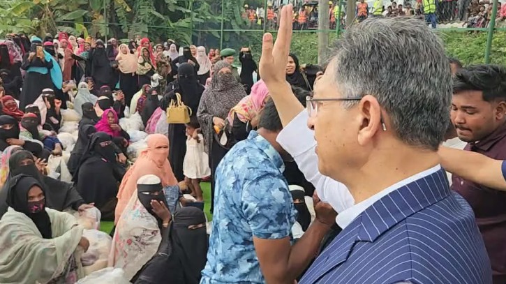 বন্যার্তদের সহায়তায় সরকারি-বেসরকারি উদ্যোগ অব্যাহত: স্বরাষ্ট্রমন্ত্রী