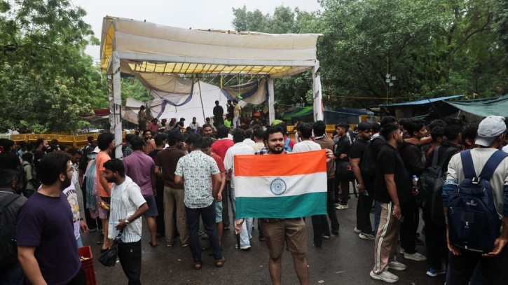 যে কারণে মিছিল না করেও আন্দোলন অব্যাহত রাখতে চায় ককরোচ জনতা 