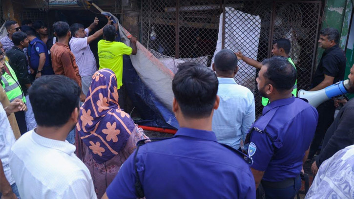 কুমিল্লা নগরীর বিভিন্ন এলাকায় উচ্ছেদ অভিযান, ৫ জনকে জরিমানা