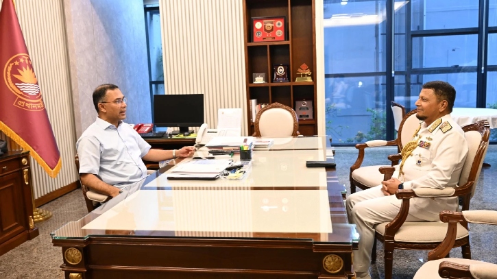 প্রধানমন্ত্রীর সঙ্গে বিদায়ী নৌবাহিনী প্রধানের সাক্ষাৎ