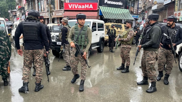 কাশ্মীরে সন্ত্রাসী হামলায় পুলিশ সদস্য নিহত