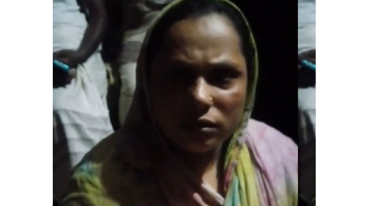 চলন্ত ফেরি থেকে মাঝ নদীতে ঝাঁপ দেওয়া সেই নারী জীবিত উদ্ধার