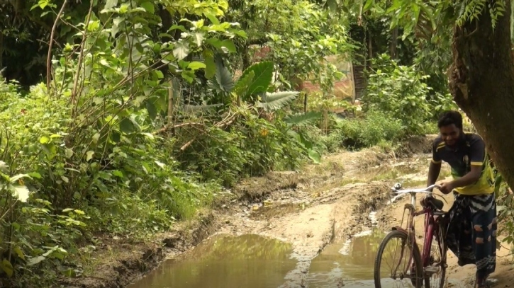 যে গ্রামে বিয়েও হয় না সড়কের বেহাল দশার কারণে...