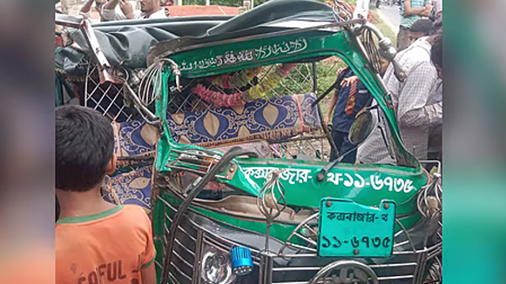দুমড়েমুচড়ে গেল সিএনজিচালিত অটোরিকশা, সড়কে ঝরলো দুই বোনসহ ৩ জনের প্রাণ ...