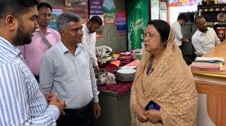 সচিবালয়ের এক্সিকিউটিভ ক্যান্টিনে আকস্মিক পরিদর্শনে পর্যটনমন্