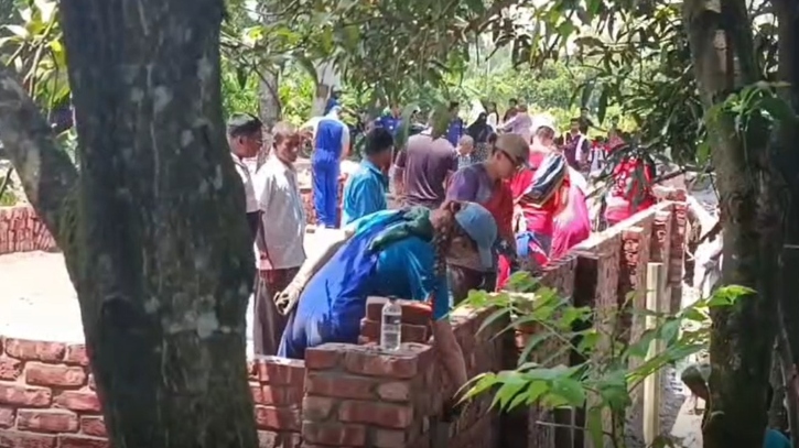 পঞ্চগড়ে কুষ্ঠ ও প্রতিবন্ধীদের জন্য ভবন নিমার্ণ করছেন নেদারল্যান্ডসের স্বেচ্ছাসেবীরা