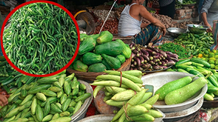 রাজবাড়ীতে সবজির বাজারে আগুন, কাঁচা মরিচ ৪০০ ছুঁই ছুঁই 