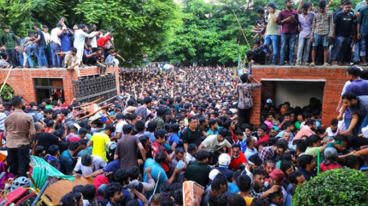 ৬ আগস্ট, ২০২৪: নেতৃত্ব শূন্য বাংলাদেশে ছিলো উৎকণ্ঠা    