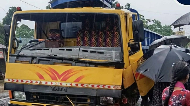ট্রাকের ধাক্কায় প্রাণ গেল কৃষকের