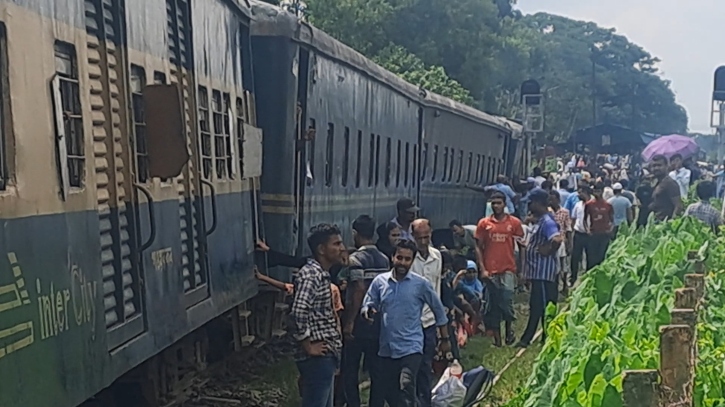 ট্রেনের চার বগি লাইনচ্যুত, ঢাকা-ময়মনসিংহ রেল যোগাযোগ বন্ধ