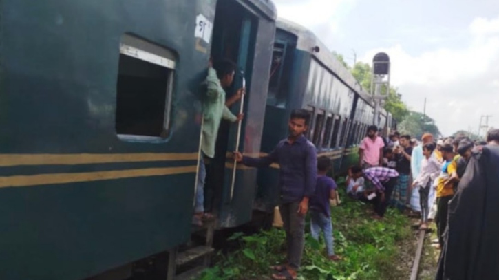 ৬ ঘণ্টা পর ঢাকা-ময়মনসিংহ রুটে ট্রেন চলাচল স্বাভাবিক 