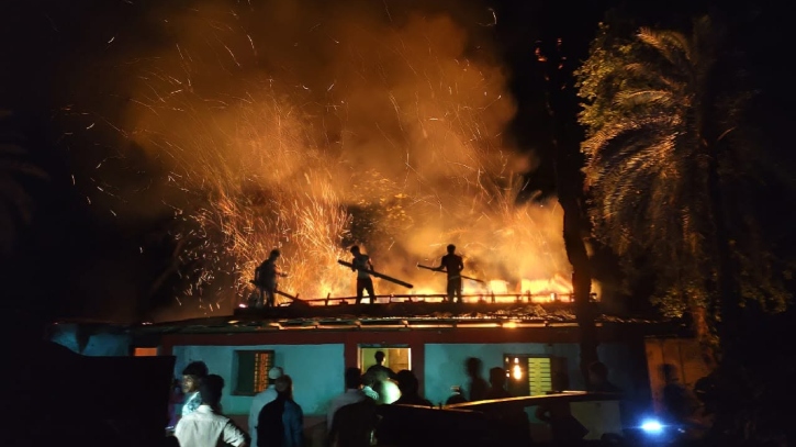 ডাইনছড়িতে অগ্নিকাণ্ডে বসতঘর পুড়ে ছাই, ক্ষতি প্রায় ১০ লাখ