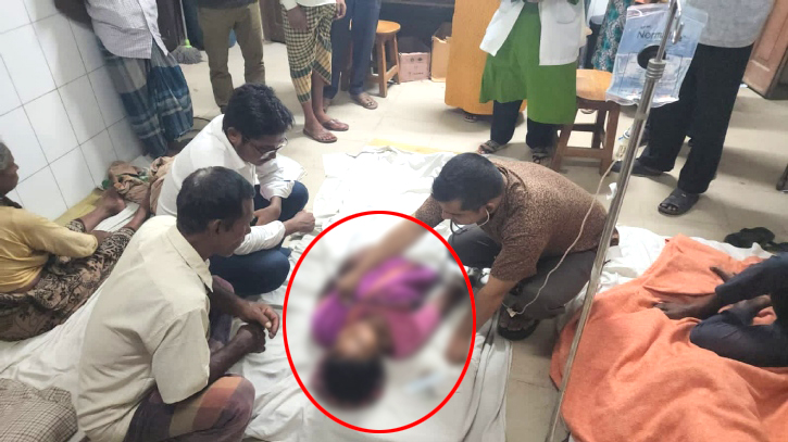 ঘুমের মধ্যে ছোবল, রোগীসহ বিষধর সাপ নিয়ে হাসপাতালে হাজির স্বজ