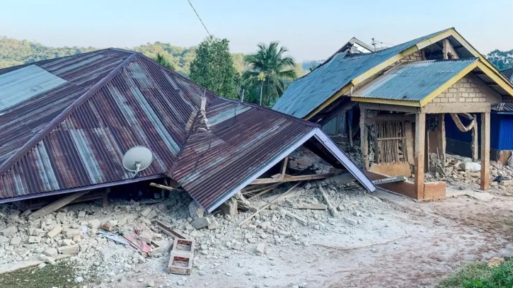 ৭.৭ মাত্রার ভূমিকম্পে কাঁপলো ইন্দোনেশিয়া, সুনামির সতকর্তা জা