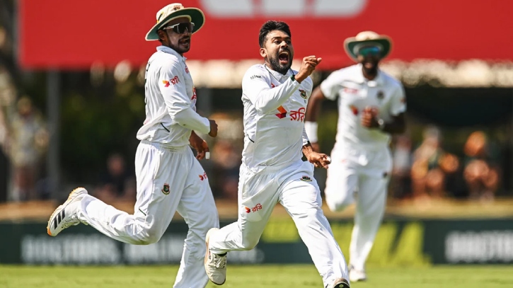 মিরাজের ঘূর্ণিতে ইতিহাস গড়ার আরও কাছে বাংলাদেশ 