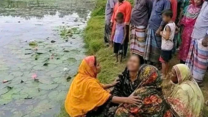 বাঁওড়ে শাপলা তুলতে গিয়ে প্রাণ গেলো দুই শিশুর!